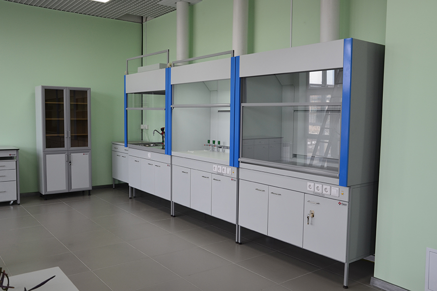 Лабораторный шкаф вытяжной профильный ШВ-202НОО - оснащение лабораторий под ключ